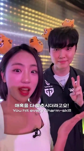 LCK主持裴惠智赛后与chovy互动：恭喜我们的POM选手chovy