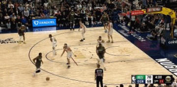 犀利！爱德华兹侧翼直插禁区 过掉阿隆-戈登轻松上篮打中