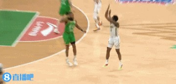 小巴里-布朗传球送个人第3个失误 威尔斯反击拉杆上篮打停广厦！