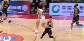 开局不顺啊！洛夫顿反击直直撞上莫兰德 被吹进攻犯规&5个失误了